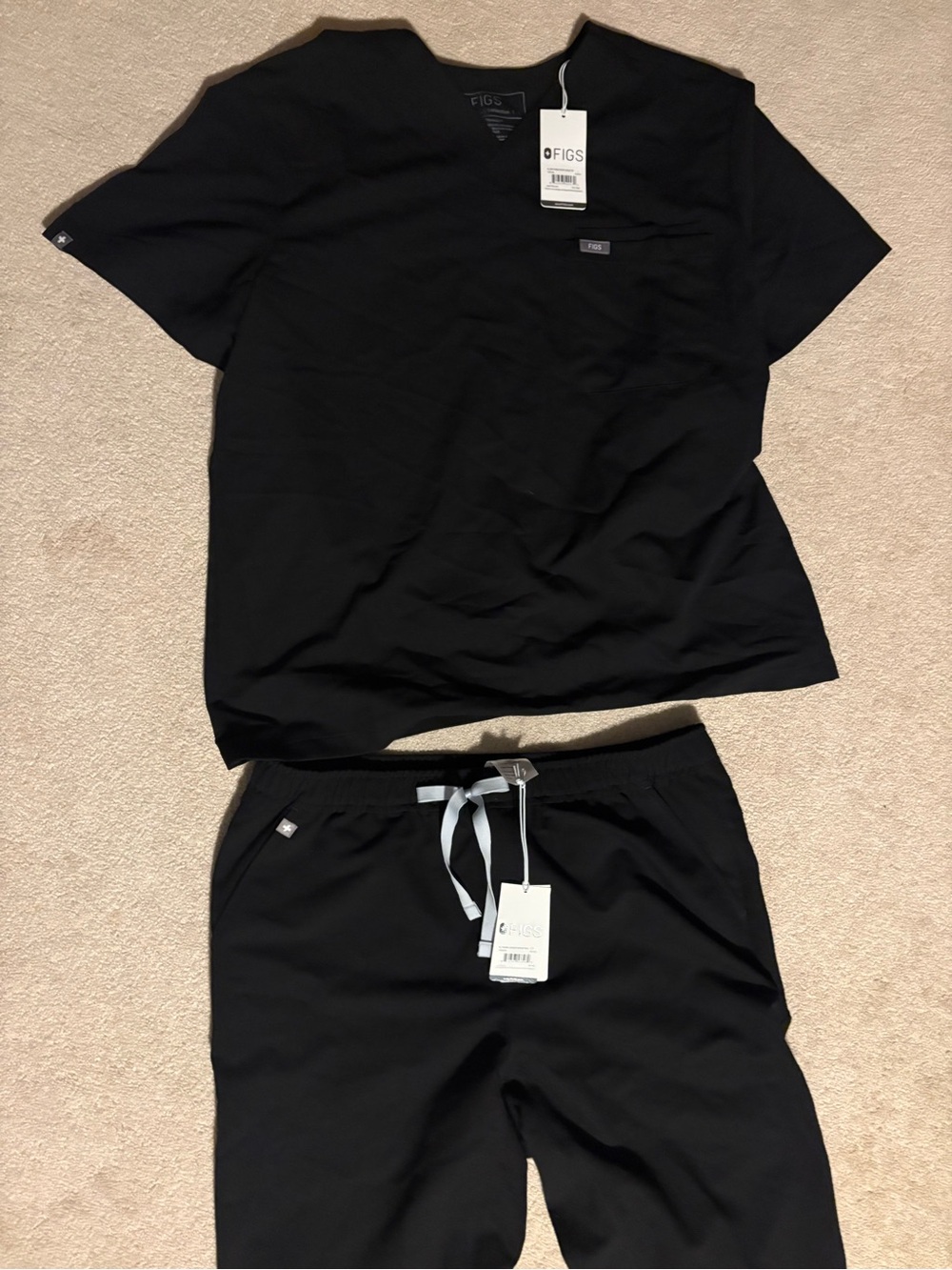 Figs Men’s Black Two-Piece Scrub Set